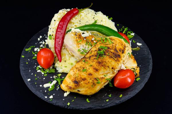 Piept de pui la gratar cu piure de cartofi 200/150g