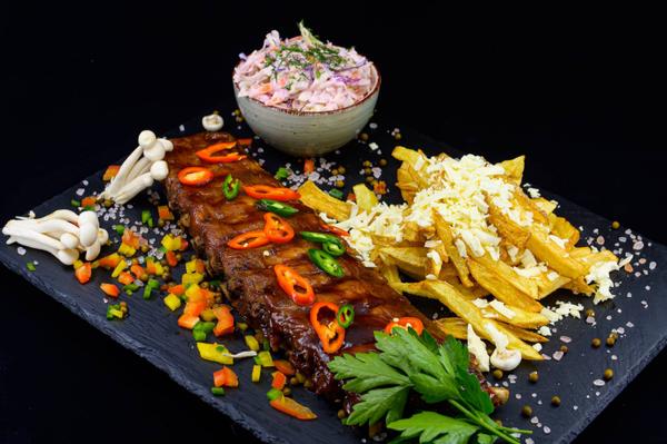 Coaste de Porc cu cartofi proaspat prajiti si salata coleslaw  500/150/60