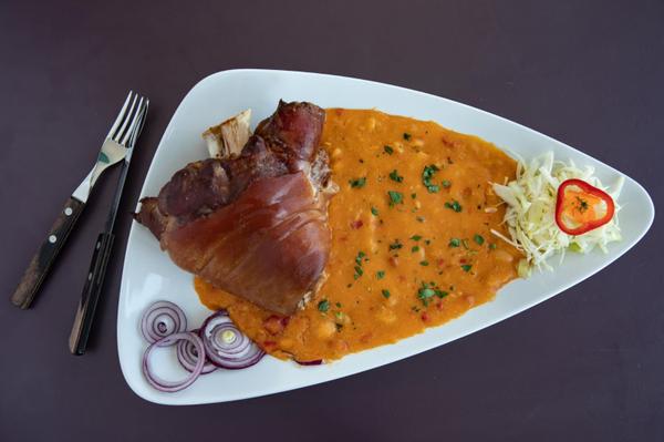 Ciolan cu Iahnie de Fasole/ Cartofi Prăjiți Și	salată de Varză	