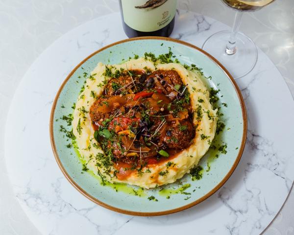 Chiftele de Peste Marinate cu Sos Rosu si Puree de Cartofi