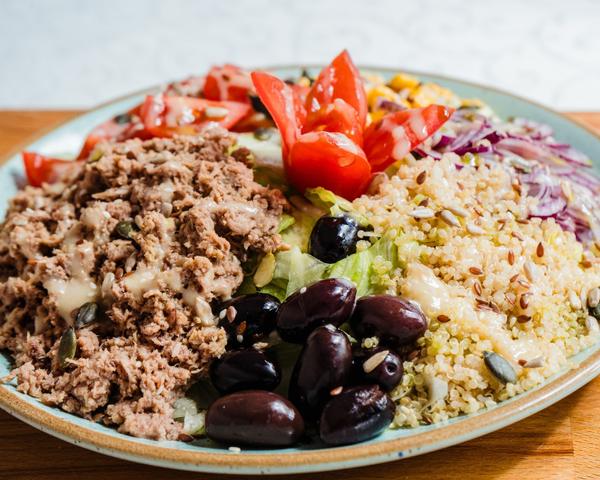 Poke Bowl cu Ton si Quinoa
