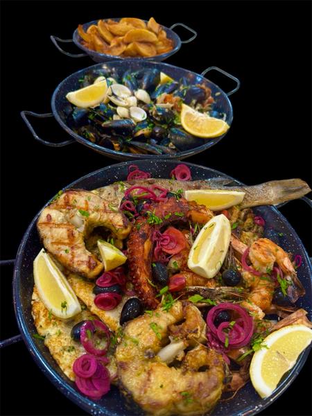 Platou Peste si Fructe de Mare pe plita "Pescarul Calator" (3-4 pers) (2,7kg)