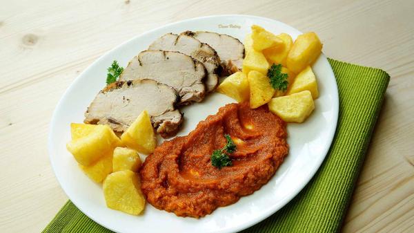 Cotlet de Porc la Cuptor cu Sos Picant si Cartofi Natur 