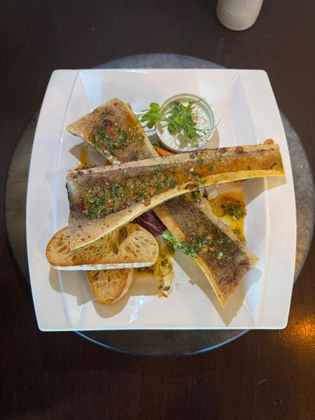 Oase de mânzat cu măduvă și ciabatta prăjită