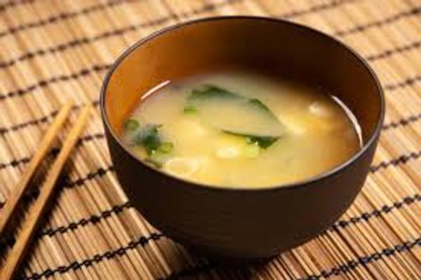 Miso Soup cu Ciuperci si Alge Uscate