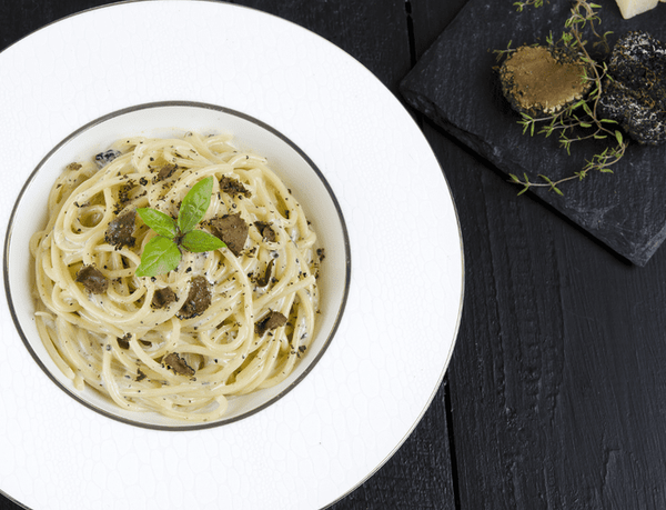Linguni cu Trufe Fresh si Sos de Parmezan