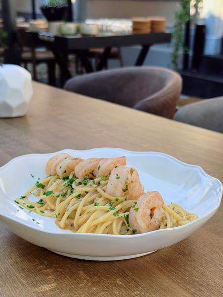 Spaghetti Aglio, Olio e Peperoncino cu Creveți 