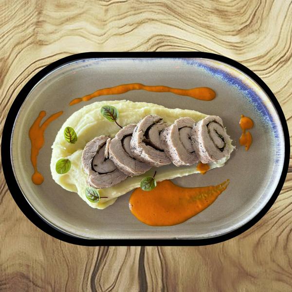 Muschiulet de Porc Aromatizat, Piure de Cartofi si Sos Ardei Copt