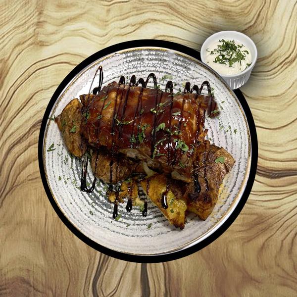 Coaste de Porc marinate cu cartofi zdrobiti si sos usturoi