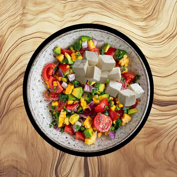 Salată de Crudități cu Tofu și Avocado