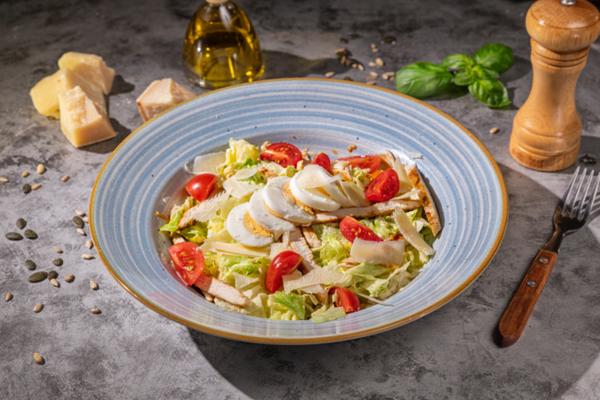 Salată Caesar