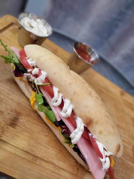 Sandwich cu Șuncă și Cașcaval 
