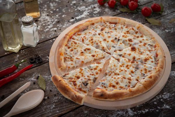 Pizza Prosciutto Funghi