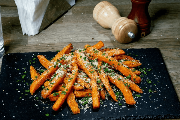 Cartofi Dulci Prăjiți cu Parmezan și Pătrunjel