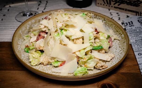 Salată Caesar cu Piept de Pui