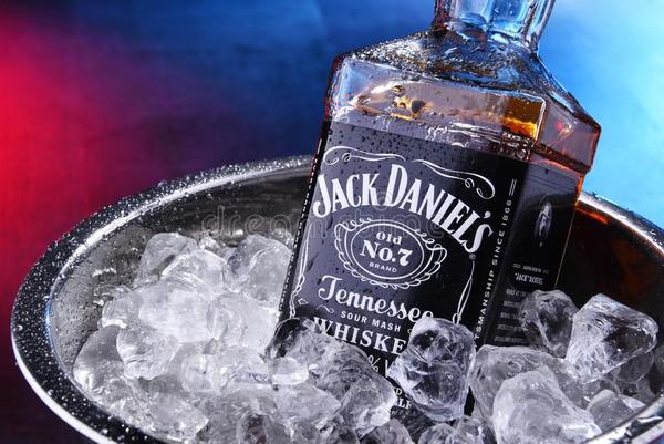 Jack Daniel's 0.7l & 3 Redbull/Cola