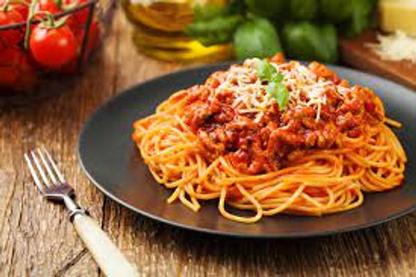 Spaghete cu Sos Bolognese si Parmezan 