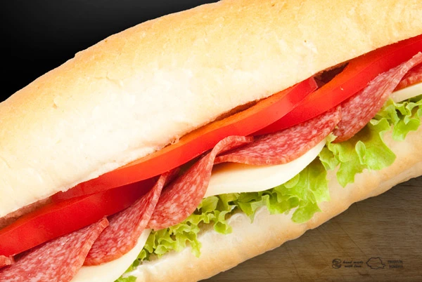 Sandwich cu Salam de Sibiu și Cașcaval