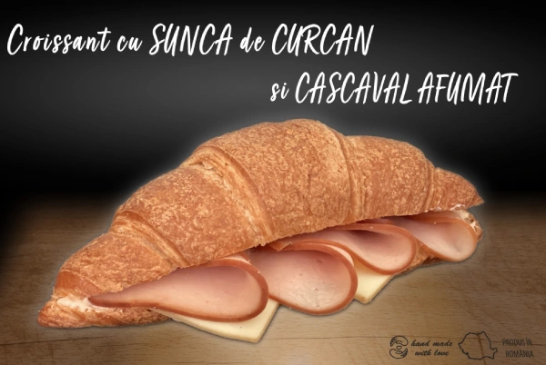 CROISSANT CU ȘUNCĂ DE CURCAN 