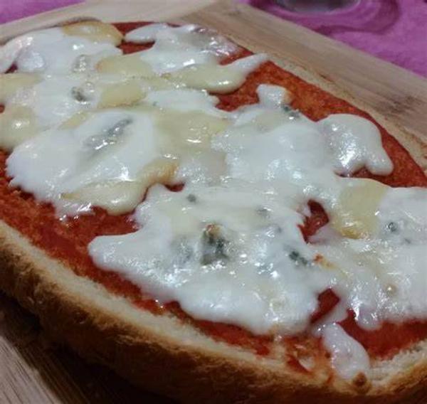 Bruschete Trio Formaggi Pomodoro