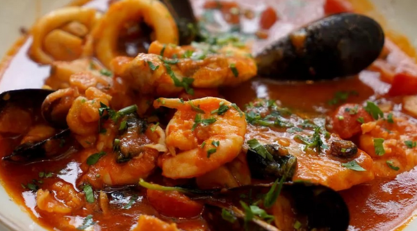 Fructe de Mare in Sos Rosu