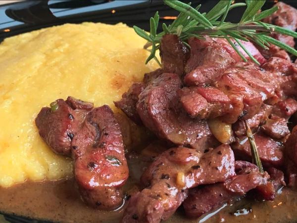 Pastrama de Oaie cu Mamaliguta si Muraturi
