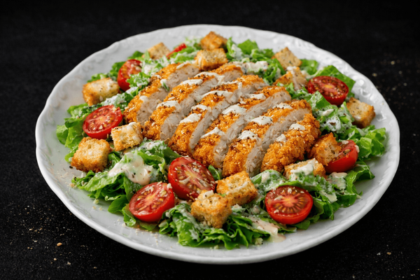 Salată cu Pui Crispy 