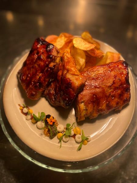 Coaste de Porc în Sos Barbeque și Cartofi Chips (Sertésborda BBQ szószban és chips burgonyával)