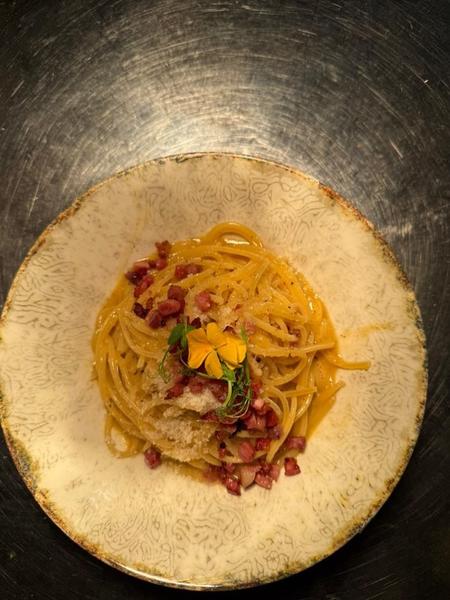 Spaghetti Carbonara ( Spagetti carbonara szósszal ropogós baconnal) 