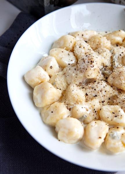 Gnocchi cu 4 Feluri de Cașcaval și Nuci (Négysajtos gnocchi dióval)