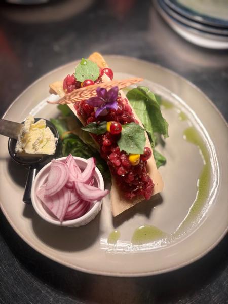 Tartar de Vită Maturat cu Muștar(Mustárral Érlelt Marhahús Tartár)