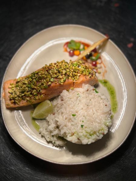 Somon in Crusta de Fistic cu orez in lapte de cocos 